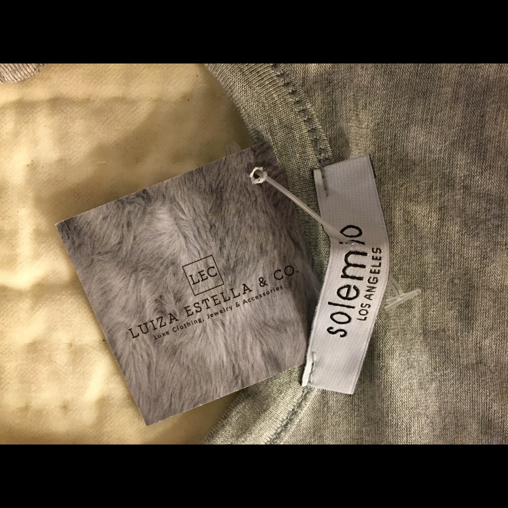 Basic Round Tank Top - Picture 4 of 4